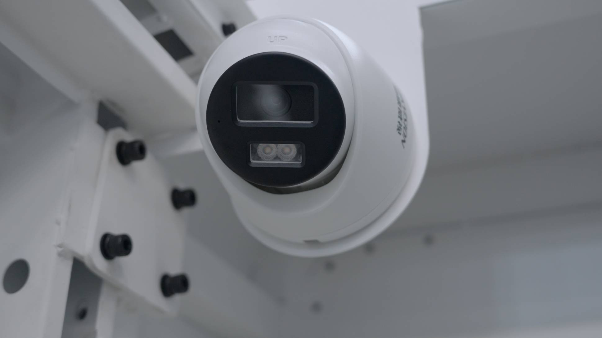 Высокомощный оптоволоконный лазерный станок в защитной кабине XTC-1560G/20000 Raycus 