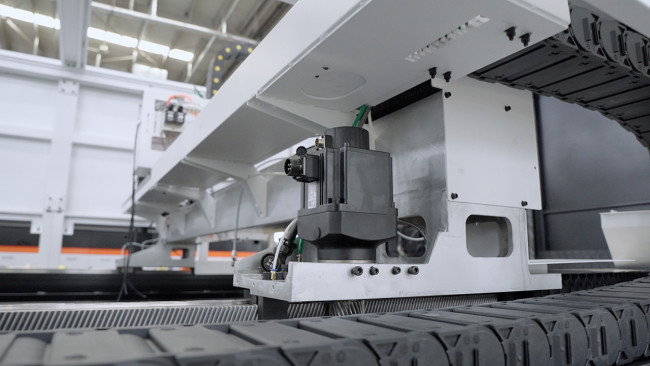 Высокомощный оптоволоконный лазерный станок XTC-2060G/12000 Raycus