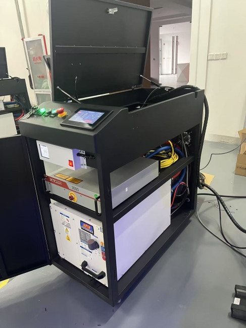 Роботизированный комплекс лазерной сварки металла ROBOT XTW-3000/Raycus