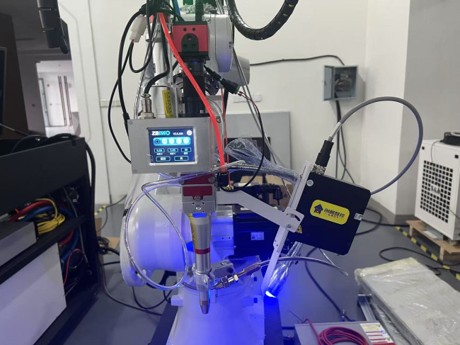 Роботизированный комплекс лазерной сварки металла ROBOT XTW-3000/Raycus