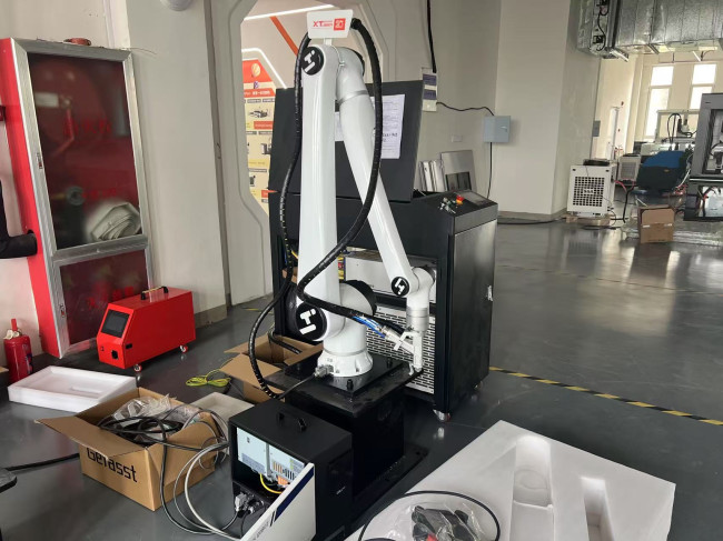 Роботизированный комплекс лазерной сварки металла ROBOT XTW-3000/Raycus