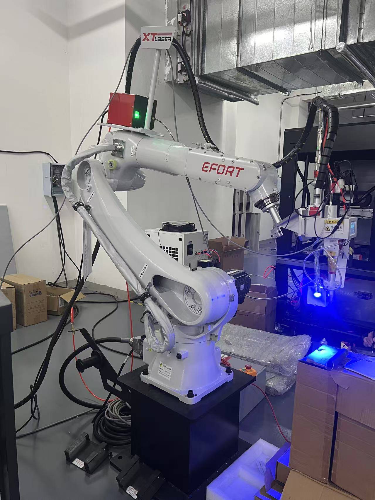 Роботизированный комплекс лазерной сварки металла ROBOT XTW-3000/Raycus