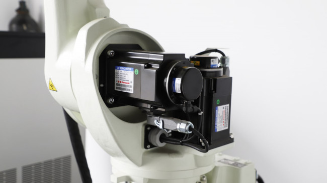 Роботизированный комплекс лазерной сварки металла ROBOT XTW-3000/Raycus