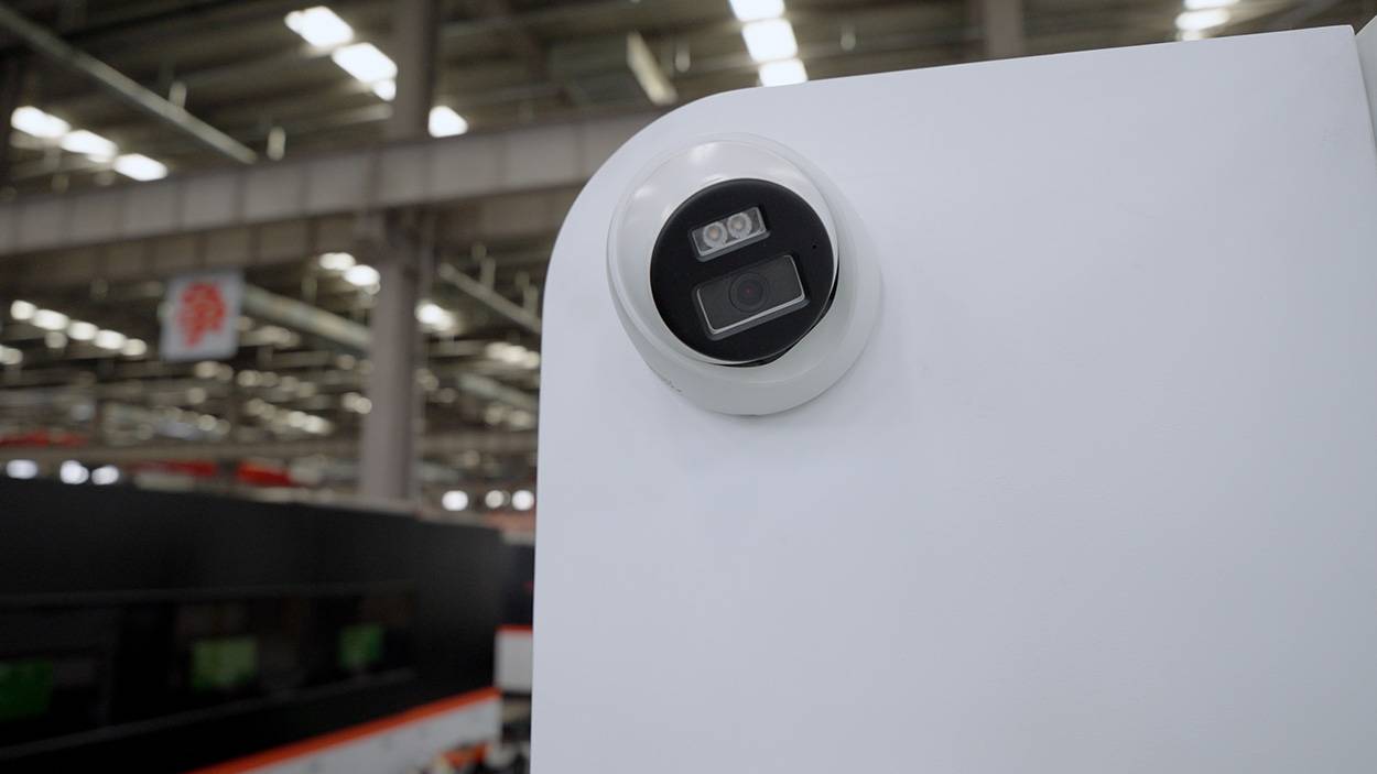 Высокомощный оптоволоконный лазерный станок в защитной кабине XTC-2060G/20000 Raycus