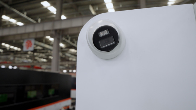 Высокомощный оптоволоконный лазерный станок в защитной кабине XTC-2060G/30000 Raycus