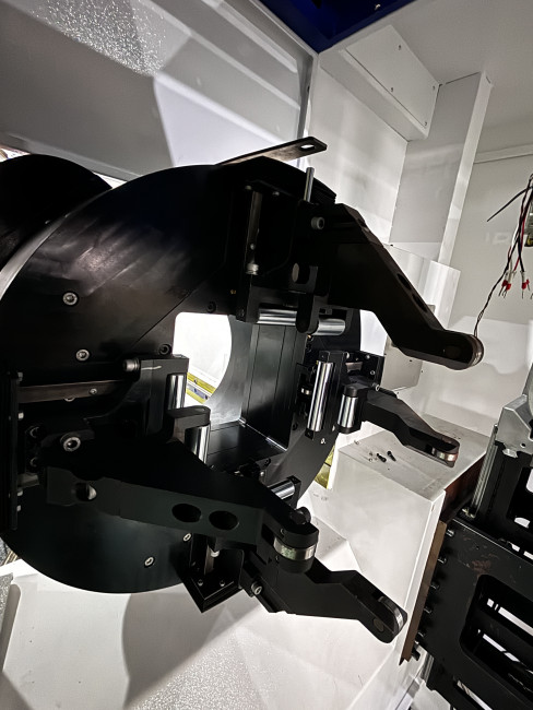 Волоконный лазерный труборез с наклонной головой A22/6000 Raycus 5-Axis