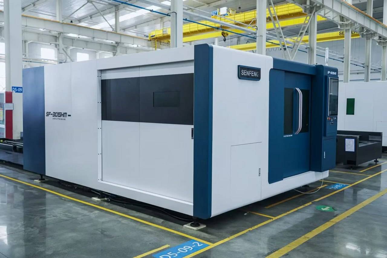 Оптоволоконный лазер в кабине для листов и труб SF3015HMC/6000 Raycus