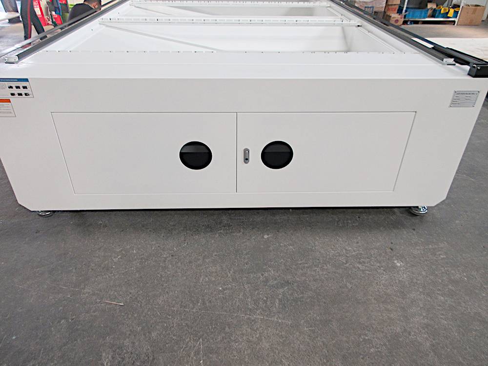 Лазерный гравировальный станок с ЧПУ LM 2030 PRO OPEN 600W