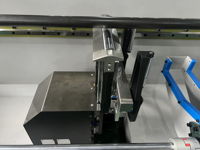 Оптоволоконный лазерный труборез с наклонной головой A16-C/6000 Raycus 5-Axis и полуавтоматической системой погрузки