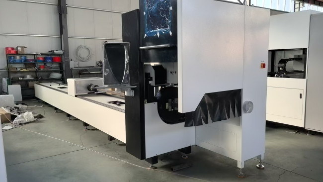 Оптоволоконный лазерный труборез STL-T6016/3000 Raycus