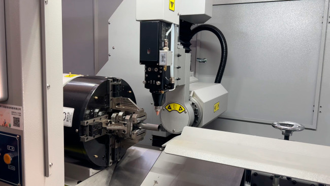 Лазерный станок для резки труб высокой скорости LPC-A160T/6000 Raycus