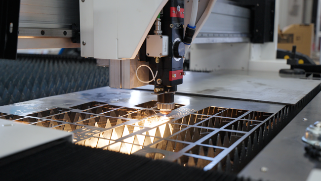 Оптоволоконный лазерный станок по металлу XTC-1530H/1500 Raycus