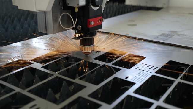 Оптоволоконный лазерный станок по металлу XTC-1530H/1500 Raycus