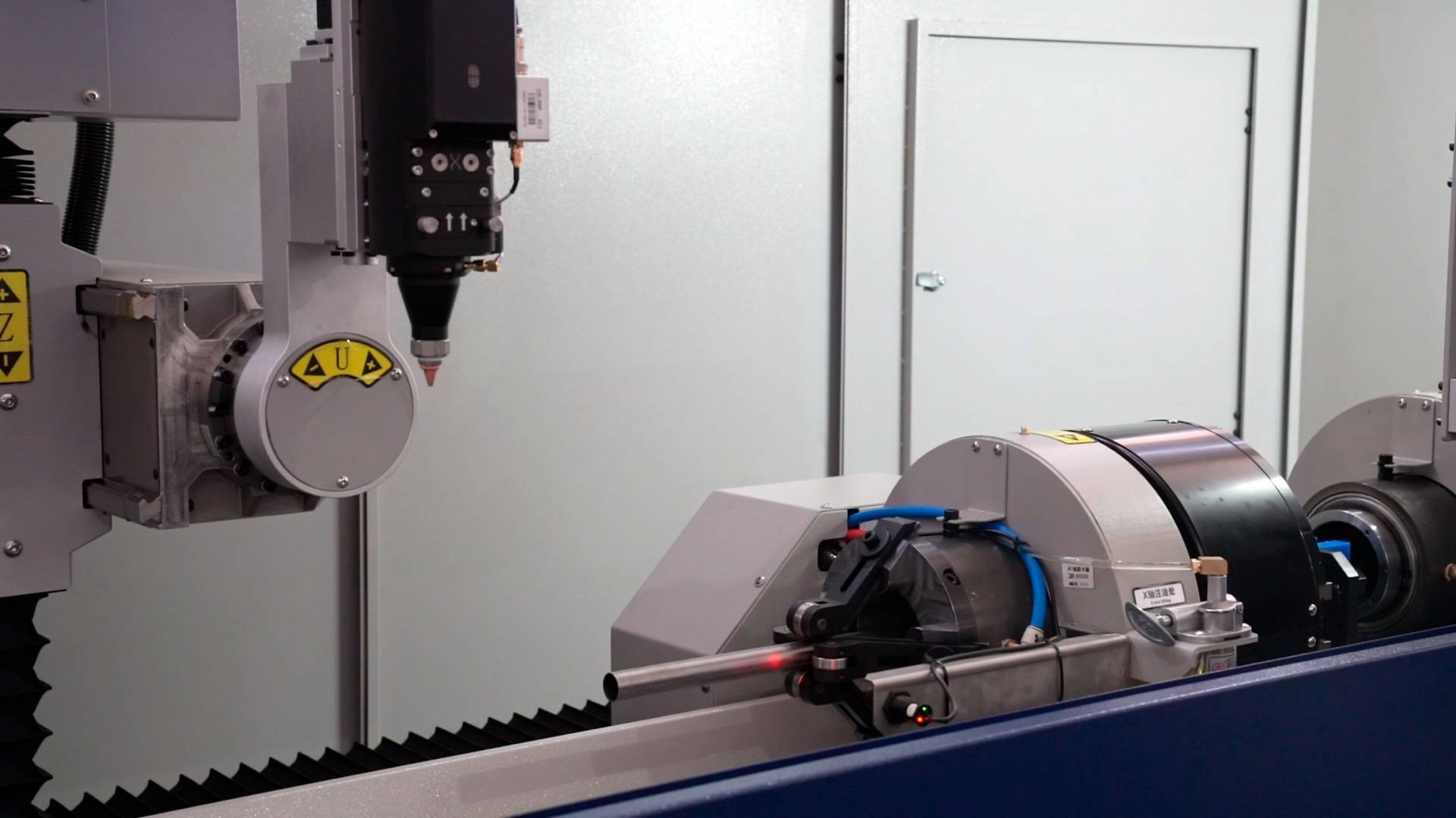 Лазерный станок для резки труб высокой скорости LPC-A160T/3000 Raycus