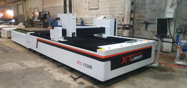 Оптоволоконный станок для резки металла XTC-1530E/3000 Raycus/Reci