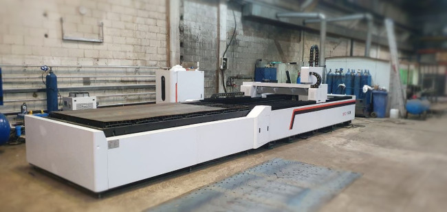 Оптоволоконный станок для резки металла XTC-1530E/3000 Raycus/Reci