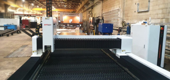 Оптоволоконный станок для резки металла XTC-1530E/3000 Raycus/Reci