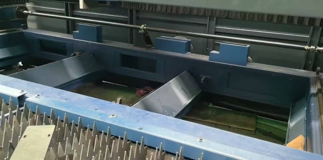 Лазерный станок закрытого типа LD-6020E/12000 Raycus