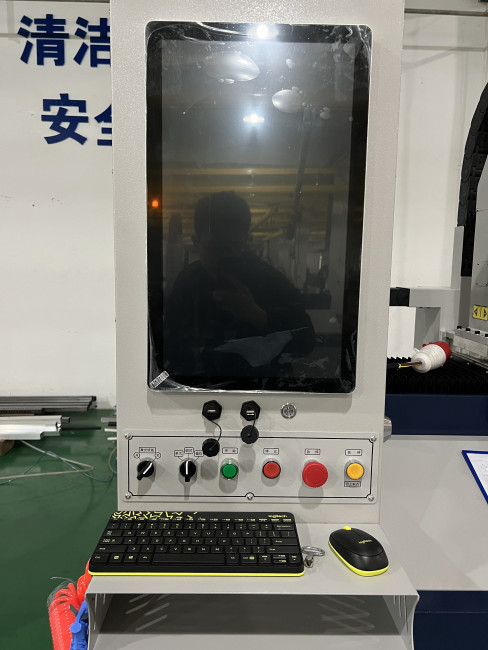  Высокоскоростной лазерный труборез LPC80-B4-CF6000 — лазерный труборез 1500 Вт, 2000 Вт
