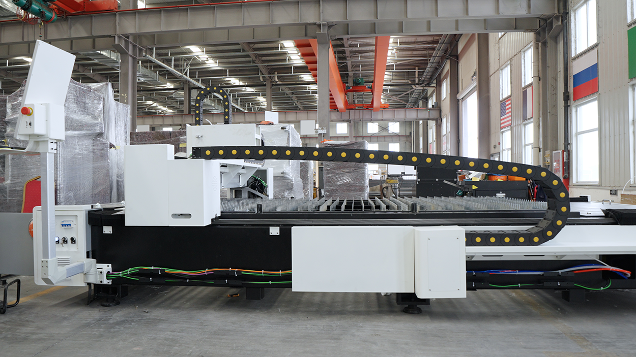 Оптоволоконный лазер для резки металла XTC-1530W/ 3000 / 6000 / 12000 Raycus