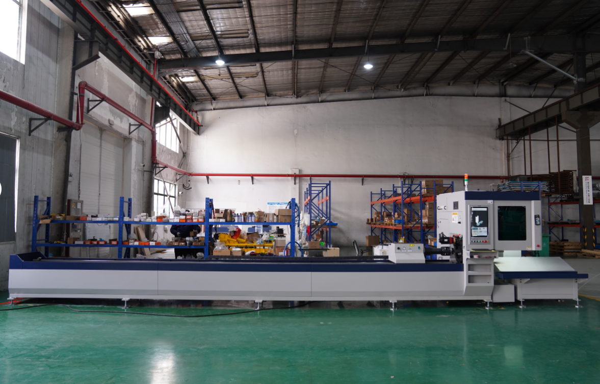 Волоконный лазерный труборез с наклонной головой A22/3000 Raycus 5-Axis UNI