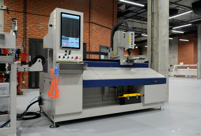 Высокоскоростной лазерный труборез LPC80-B5-CF6000/2000 Raycus