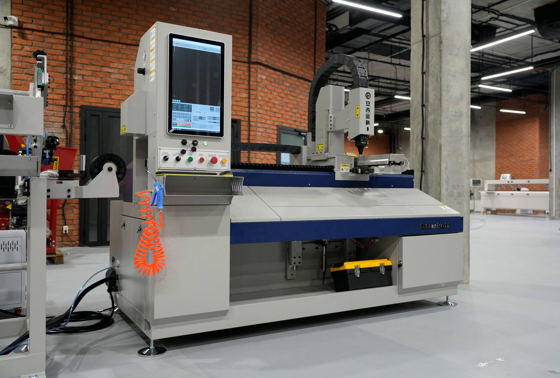 Высокоскоростной лазерный труборез LPC80-B5-CF6000/2000 Raycus