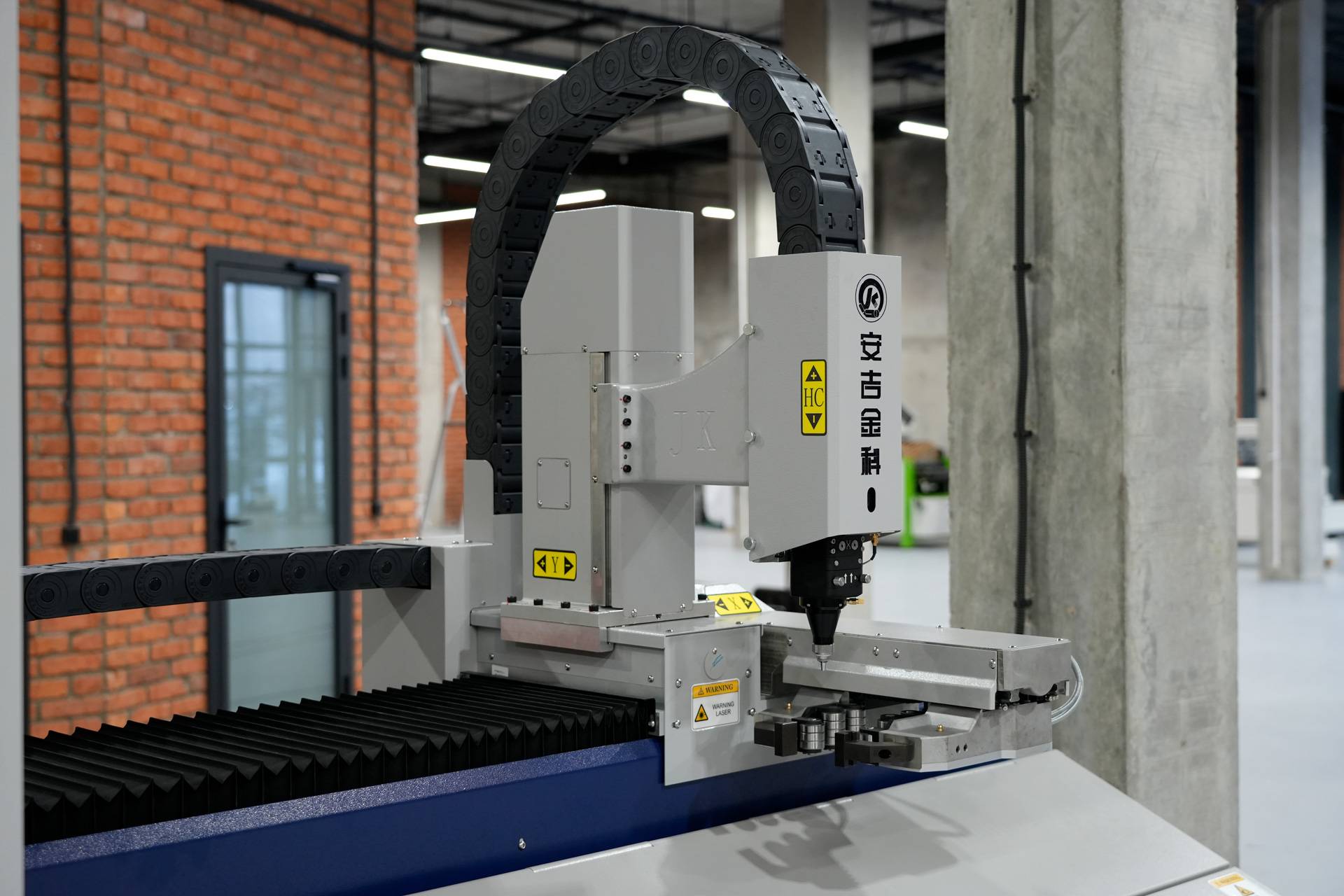 Высокоскоростной лазерный труборез LPC80-B5-CF6000/2000 Raycus