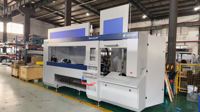 Лазерный станок для резки труб высокой скорости LPC-A90T-AF6000/2000 Raycus