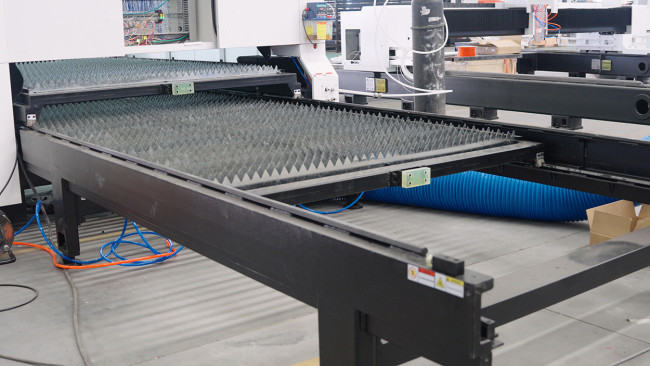 Оптоволоконный лазер XTC-1530G/ 3000 / 6000 / 12000 / 30000 Raycus для резки металла закрытого типа