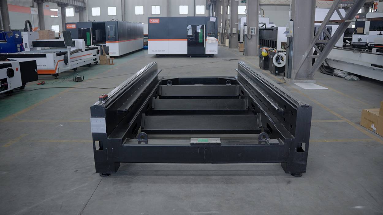 Оптоволоконный лазер XTC-1530G/ 3000 / 6000 / 12000 / 30000 Raycus для резки металла закрытого типа