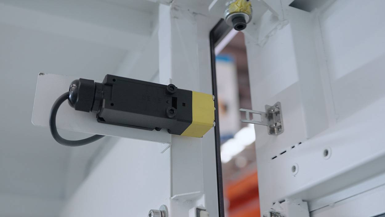 Оптоволоконный лазер XTC-1530G/ 3000 / 6000 / 12000 / 30000 Raycus для резки металла закрытого типа