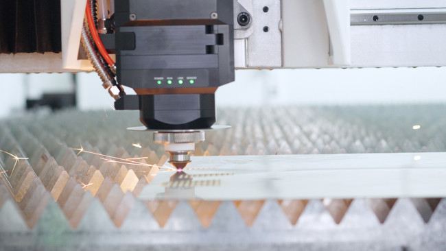 Оптоволоконный лазер XTC-1530G/ 3000 / 6000 / 12000 / 30000 Raycus для резки металла закрытого типа