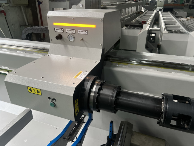 Оптоволоконный лазерный труборез с наклонной головой A16-CA/3000 Raycus 5-Axis и автоматической системой погрузки