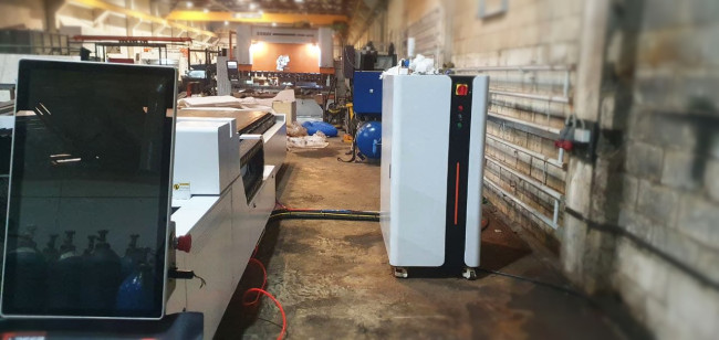 Оптоволоконный лазерный станок со сменным столом XTC-1530E/6000 Raycus/Reci