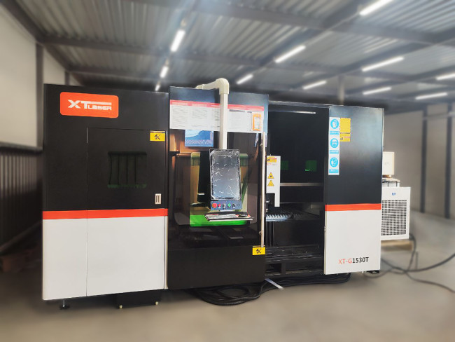 Оптоволоконный лазер в кабине для листов и труб XTC-F1530GT/3000 Raycus