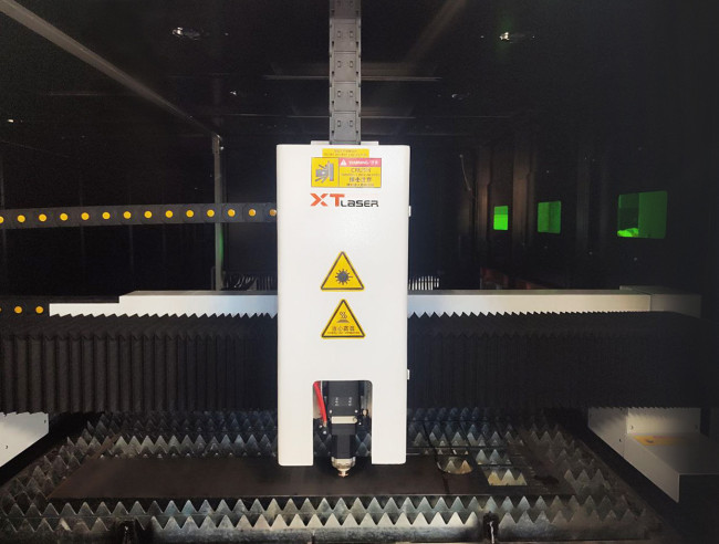 Оптоволоконный лазер в кабине для листов и труб XTC-F1530GT/3000 Raycus