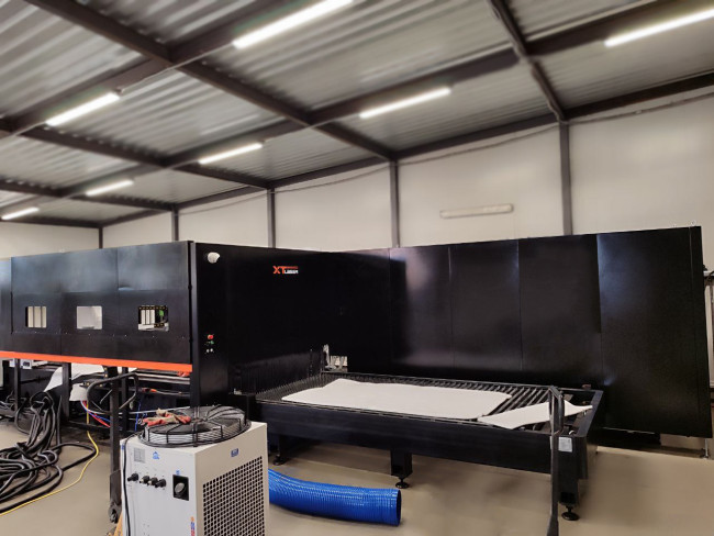 Оптоволоконный лазер в кабине для листов и труб XTC-F1530GT/3000 Raycus