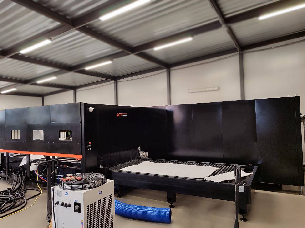 Оптоволоконный лазер в кабине для листов и труб XTC-F1530GT/3000 Raycus