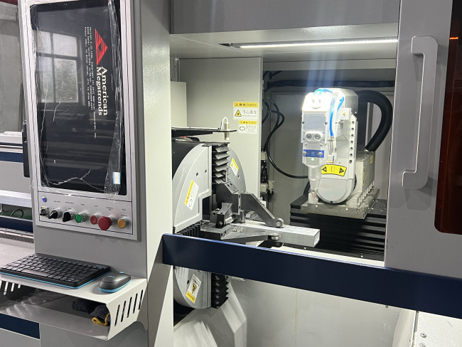 Оптоволоконный лазерный труборез с наклонной головой и полуавтоматической системой погрузки A30-C/6000 Raycus 5-Axis