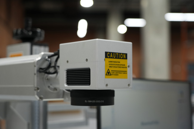 Волоконный лазерный маркер для гравировки по металлу XTL-F30