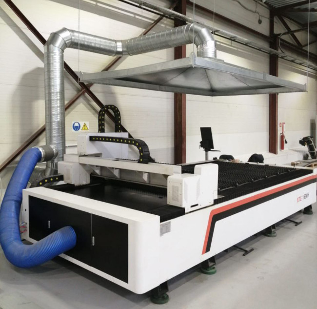 Оптоволоконный лазерный станок для резки металла XTC-1560H/6000 Raycus/Reci