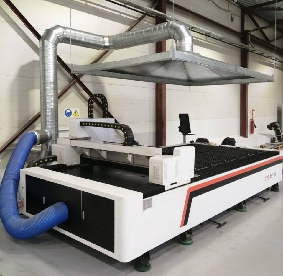 Оптоволоконный лазерный станок для резки металла XTC-1560H/6000 Raycus/Reci