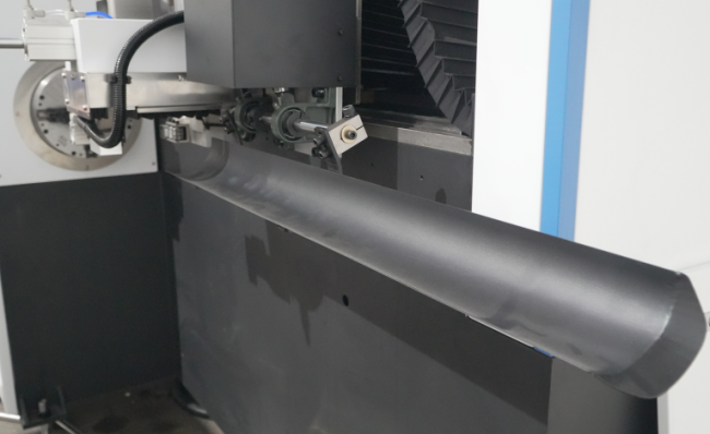 Высокоскоростной лазерный труборез с сервозахватом и автоматической системой погрузки труб LX-K6-5-6500/3000 Raycus