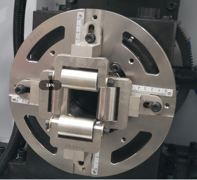 Высокоскоростной лазерный труборез с сервозахватом и автоматической системой погрузки труб LX-K6-5-6500/3000 Raycus