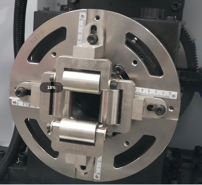 Высокоскоростной лазерный труборез с сервозахватом и автоматической системой погрузки труб LX-K6-5-6500/3000 Raycus