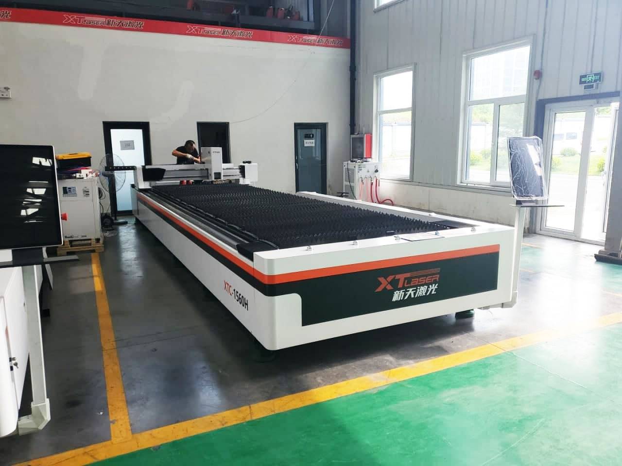 Оптоволоконный лазерный станок для резки металла XTC-1560H/3000 Raycus/Reci