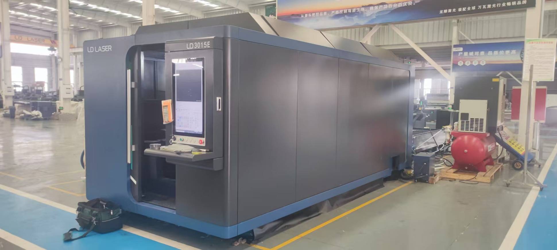 Лазерный станок закрытого типа LD-3015E-C/6000 Raycus 